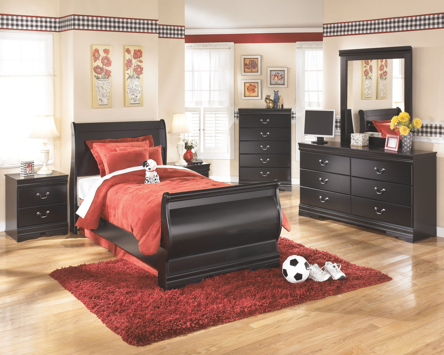 Huey Vineyard - Black - Five Drawer Chest